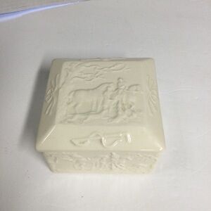 Wedgwood VTG Hunt Scene Porcelain Cream Square Box Lid Embossed Design